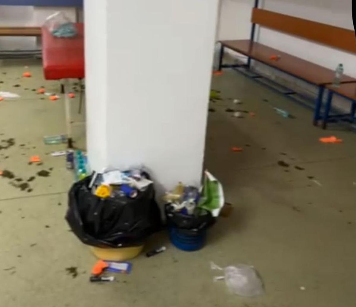 Dezastrul lăsat de jucătorii FCSB în vestiarul de la Bistrița: „Mulțumim!”