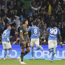 Napoli – AS Roma 3-3! Final încins pe „Maradona”, după un meci nebun. Egalul ajută Interul lui Chivu