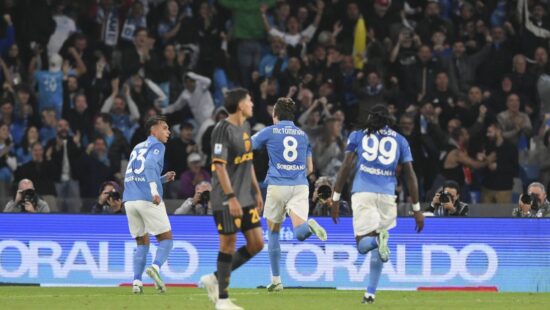 Napoli – AS Roma 3-3! Final încins pe „Maradona”, după un meci nebun. Egalul ajută Interul lui Chivu