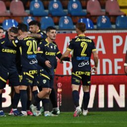 FC Botoşani – Petrolul 1-3. „Lupii galbeni”, show într-un meci „nebun”, cu două eliminări şi o decizie ciudată de arbitraj!