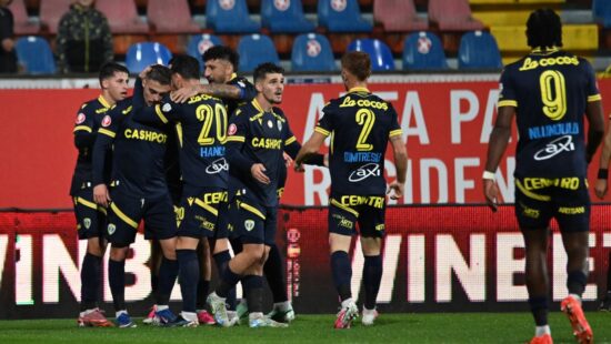 FC Botoşani – Petrolul 1-3. „Lupii galbeni”, show într-un meci „nebun”, cu două eliminări şi o decizie ciudată de arbitraj!