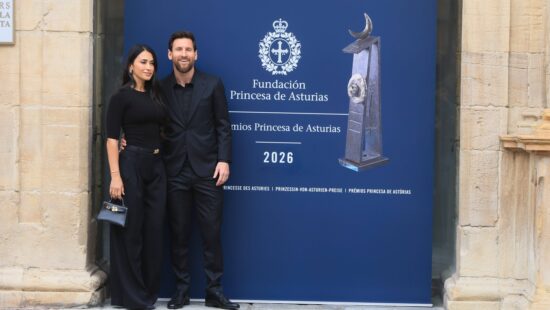 Leo Messi, în Spania alături de soţia sa. A primit premiul „Prinţesa de Asturia” pentru întreagă carieră