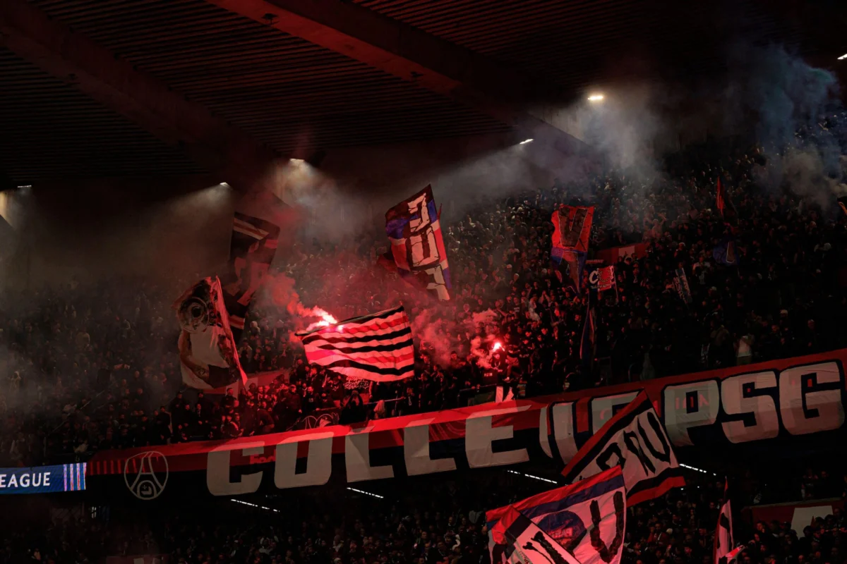 Fanii PSG la meciul cu Barcelona din UEFA Champions League / Alamy / Profimedia