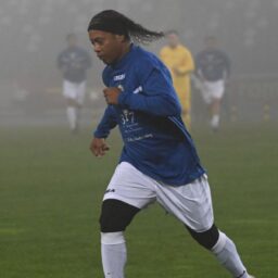 Ronaldinho revine pe teren ca fotbalist profesionist, la 46 de ani! Când debutează la echipa fostului antrenor din Liga 1