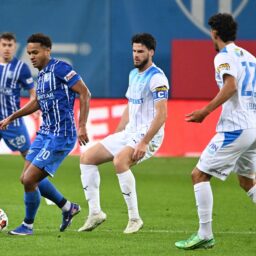 Universitatea Craiova – Farul Constanţa 2-0. Oltenii rămân aproape de Dinamo şi Rapid. Victorie importantă pentru campioni