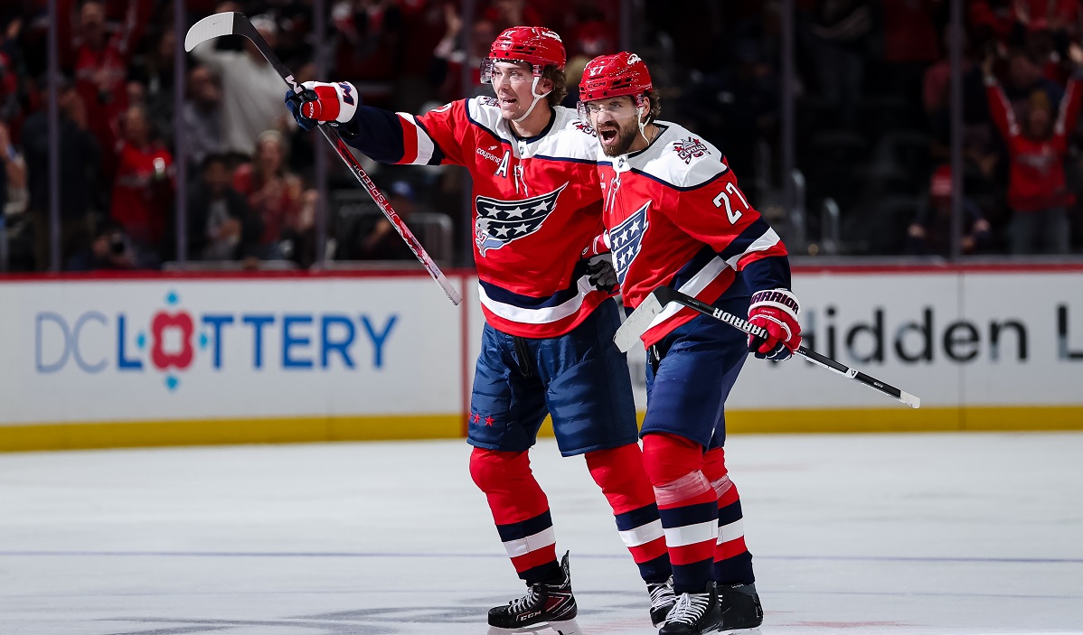 Dylan Strome şi Timothy Liljegren